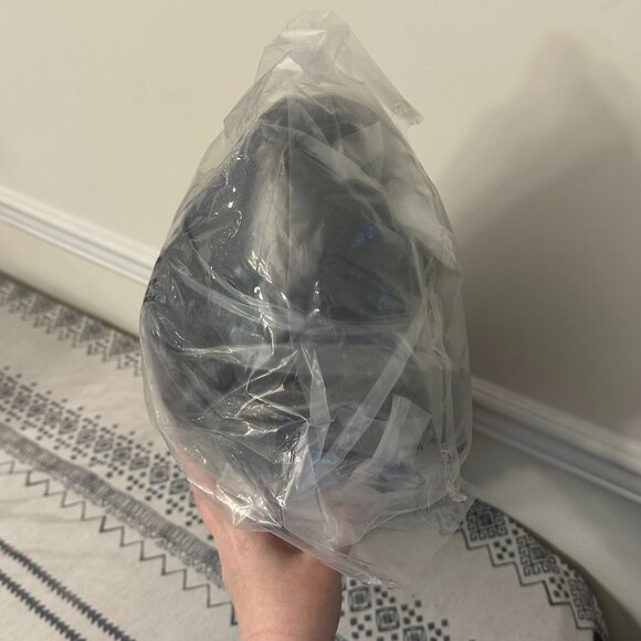 UnHide Small Floof Pet Bed - Picture 7 of 9